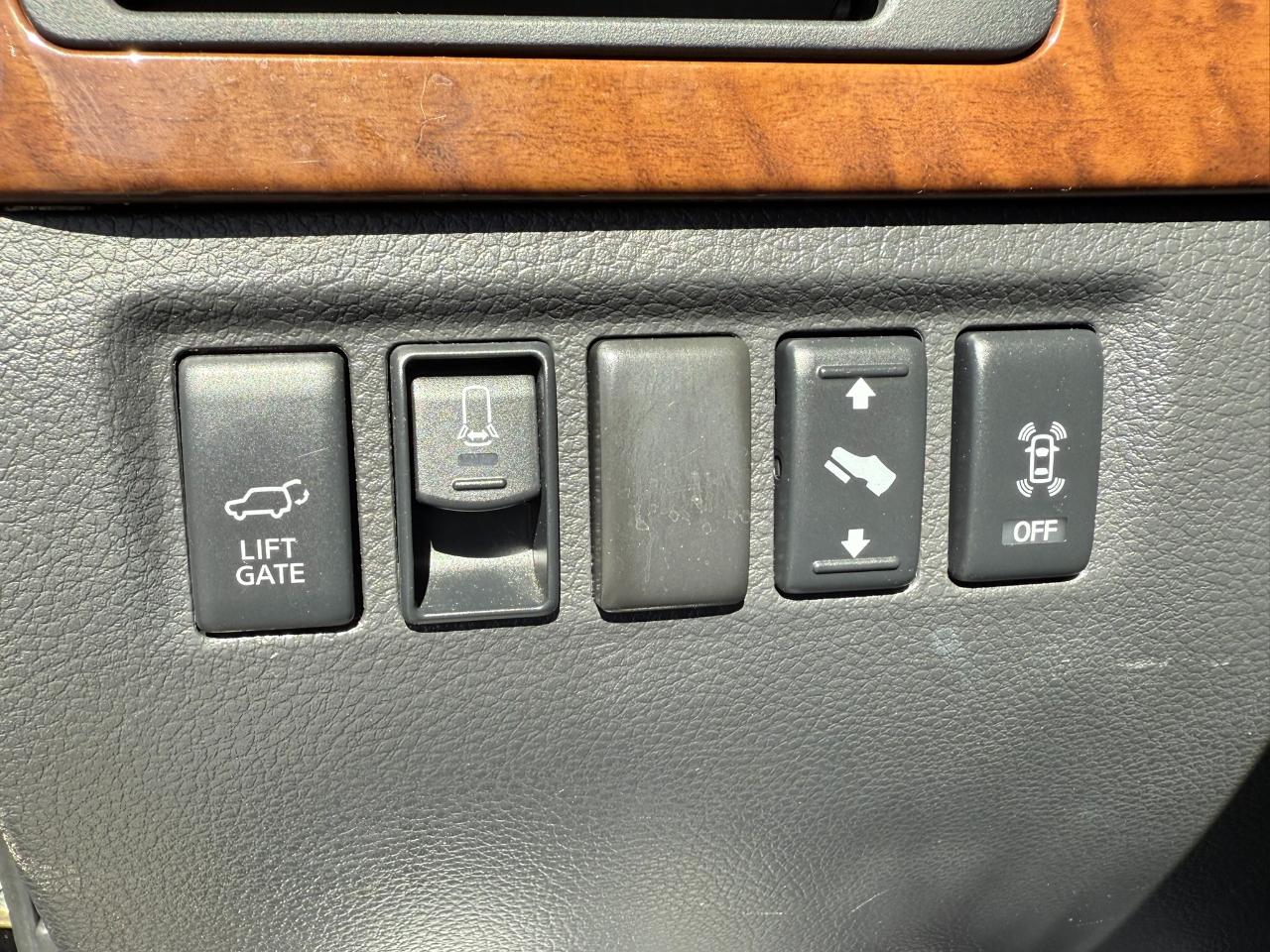 Nissan Armada Platinum 2WD 2011