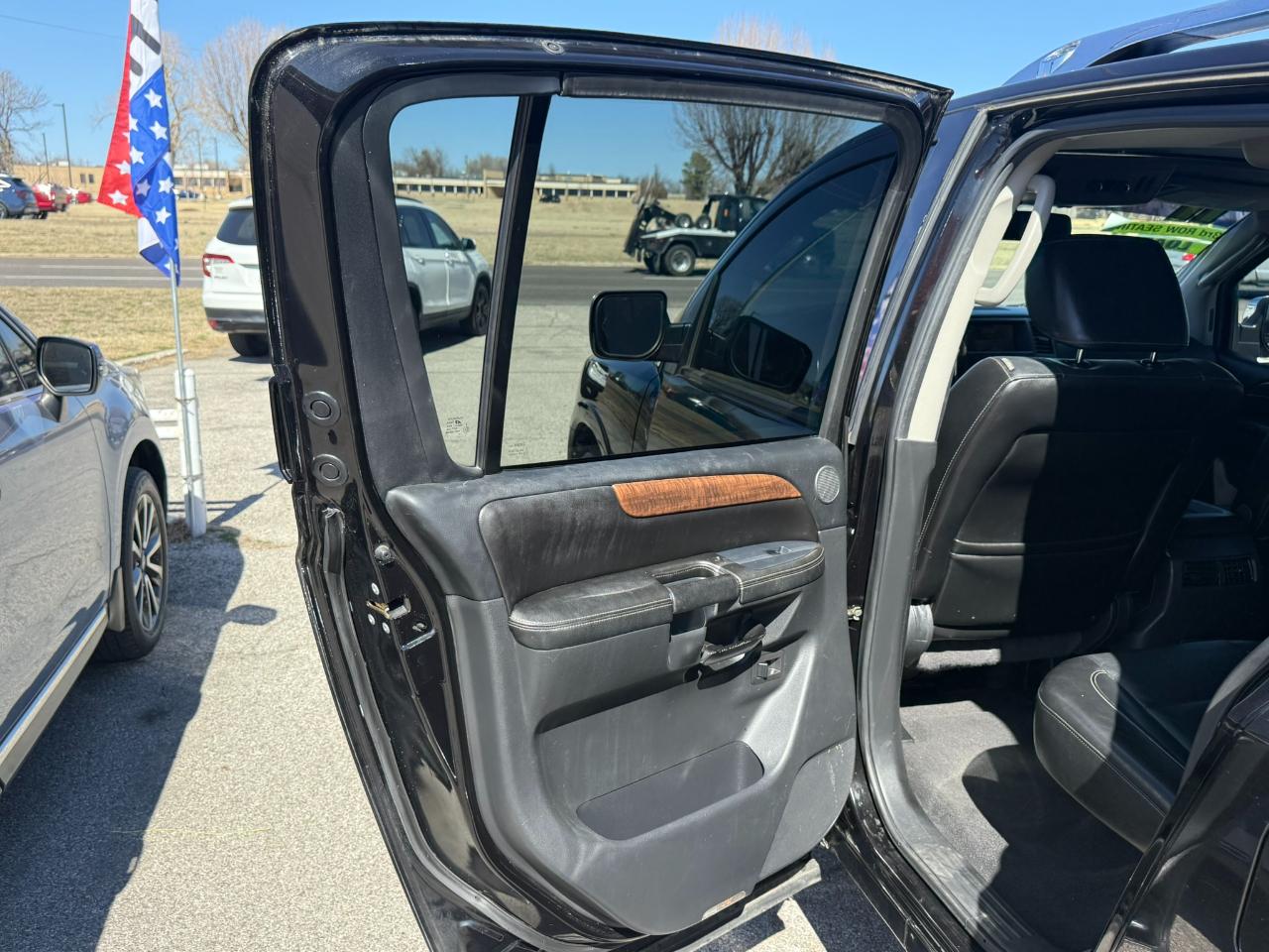 Nissan Armada Platinum 2WD 2011