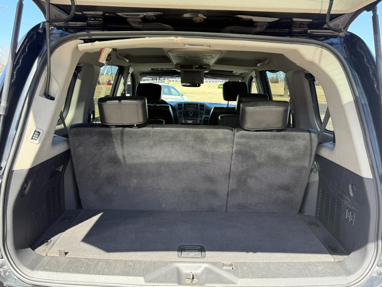 Nissan Armada Platinum 2WD 2011