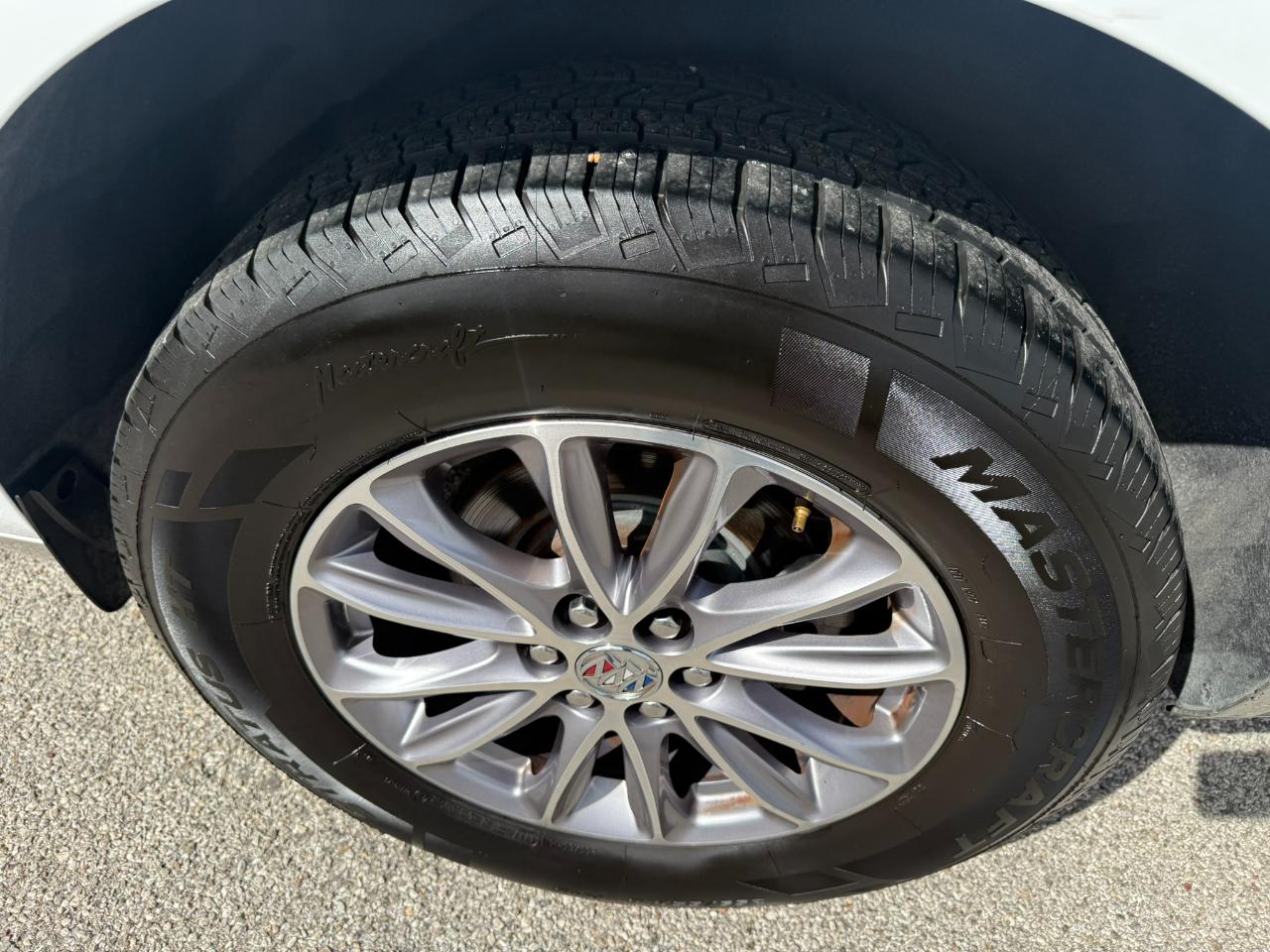 Buick Enclave Essence FWD 2023