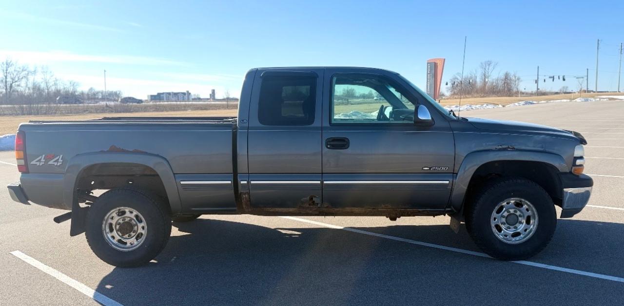 Chevrolet Silverado 2500 HD 4dr Ext Cab 143.5" WB C6P 4WD LS 2000