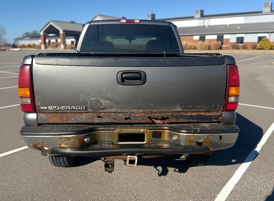 Chevrolet Silverado 2500 HD 4dr Ext Cab 143.5" WB C6P 4WD LS 2000