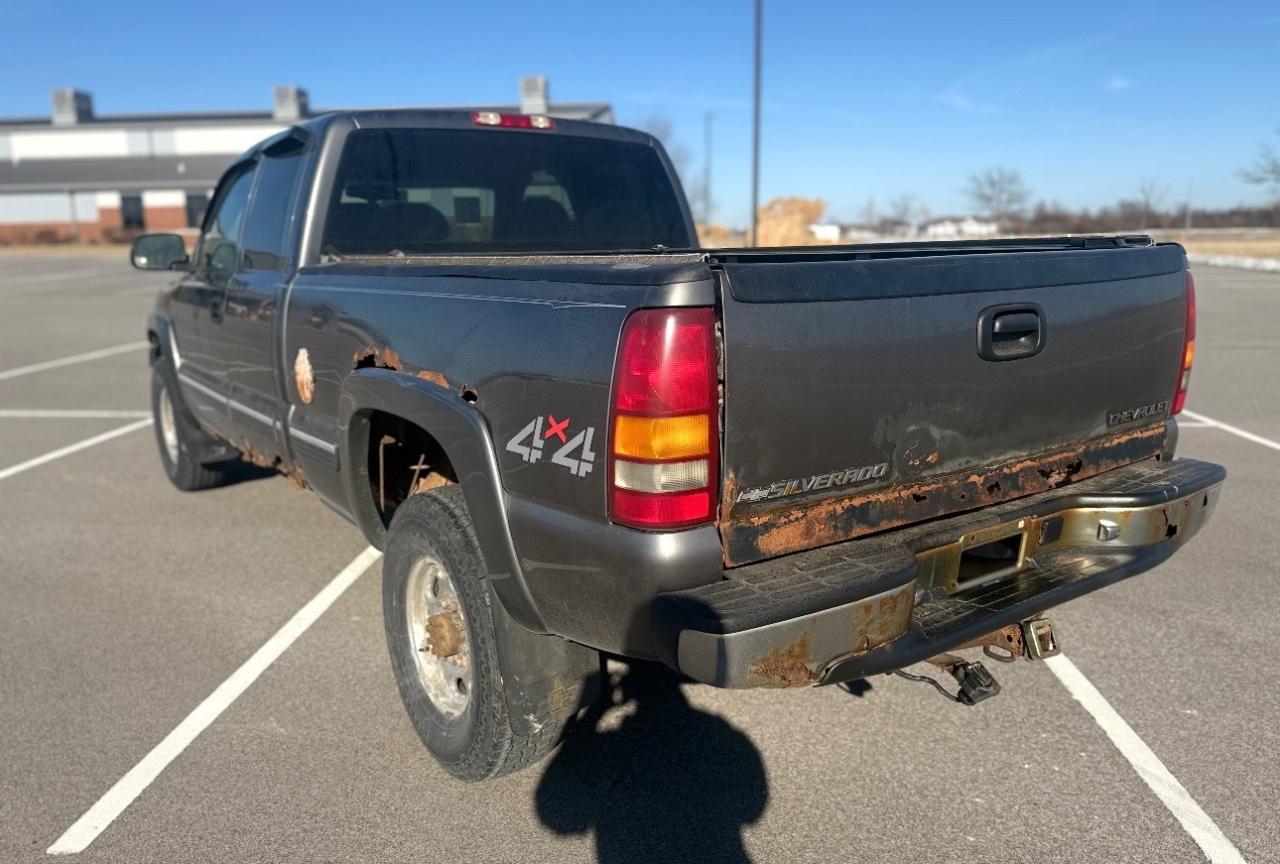 Chevrolet Silverado 2500 HD 4dr Ext Cab 143.5" WB C6P 4WD LS 2000