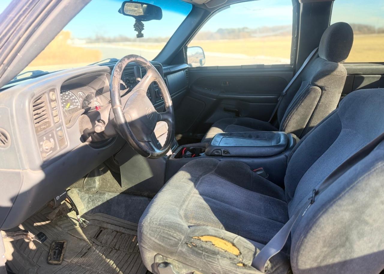 Chevrolet Silverado 2500 HD 4dr Ext Cab 143.5" WB C6P 4WD LS 2000