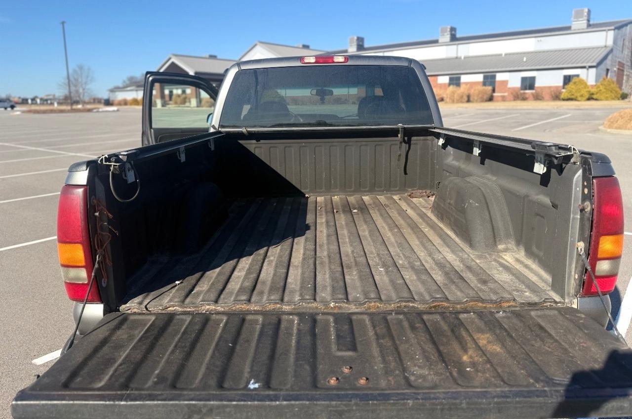 Chevrolet Silverado 2500 HD 4dr Ext Cab 143.5" WB C6P 4WD LS 2000