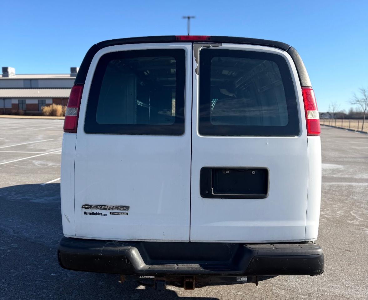 Chevrolet Express Cargo Van RWD 3500 135" 2011