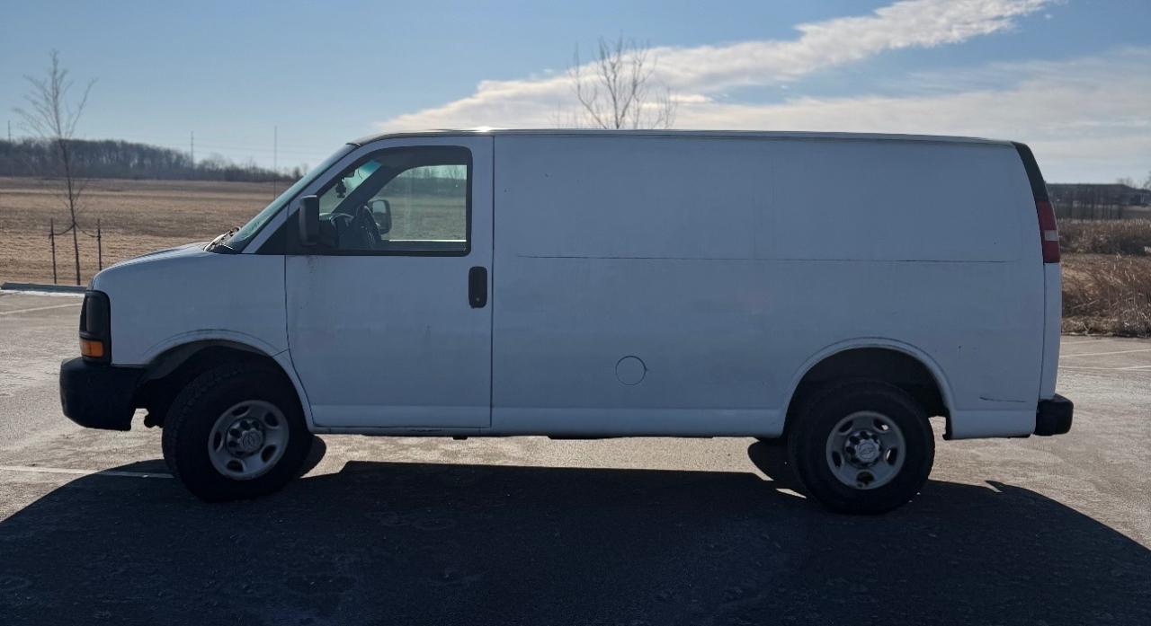 Chevrolet Express Cargo Van RWD 3500 135" 2011