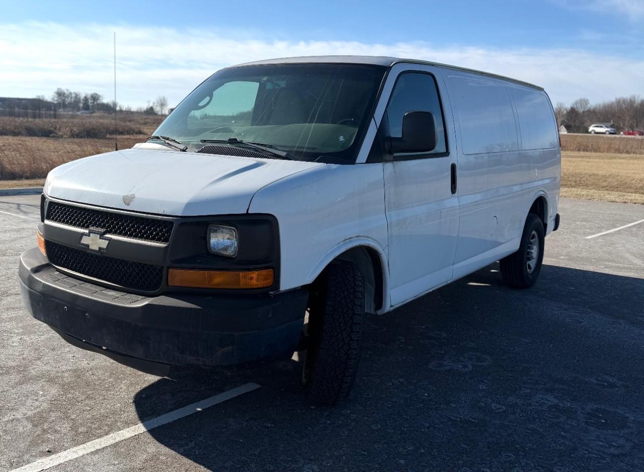 Chevrolet Express Cargo Van RWD 3500 135" 2011