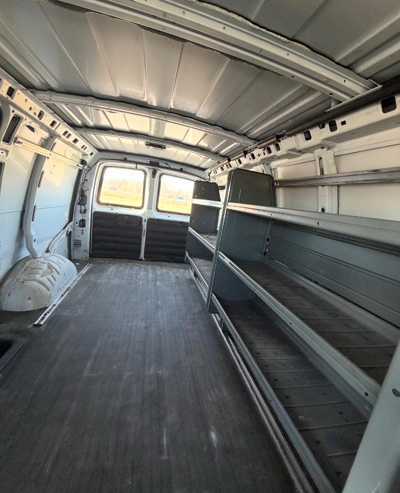 Chevrolet Express Cargo Van RWD 3500 135" 2011