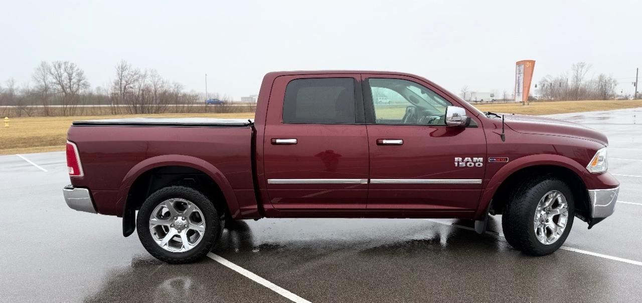 RAM 1500 4WD Crew Cab 140.5" Laramie 2016