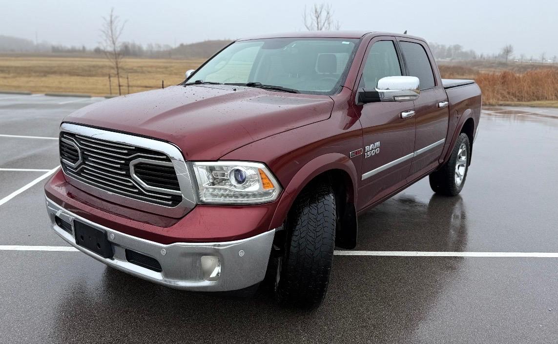 RAM 1500 4WD Crew Cab 140.5" Laramie 2016