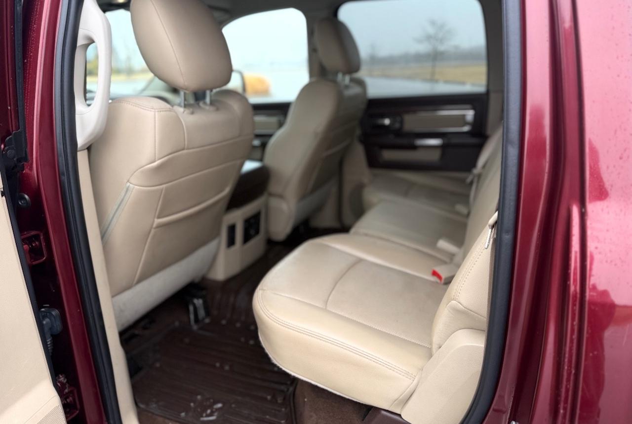 RAM 1500 4WD Crew Cab 140.5" Laramie 2016