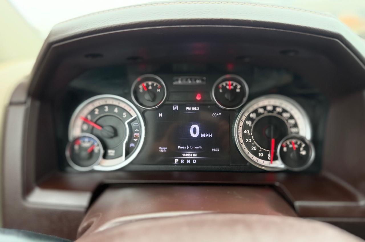 RAM 1500 4WD Crew Cab 140.5" Laramie 2016