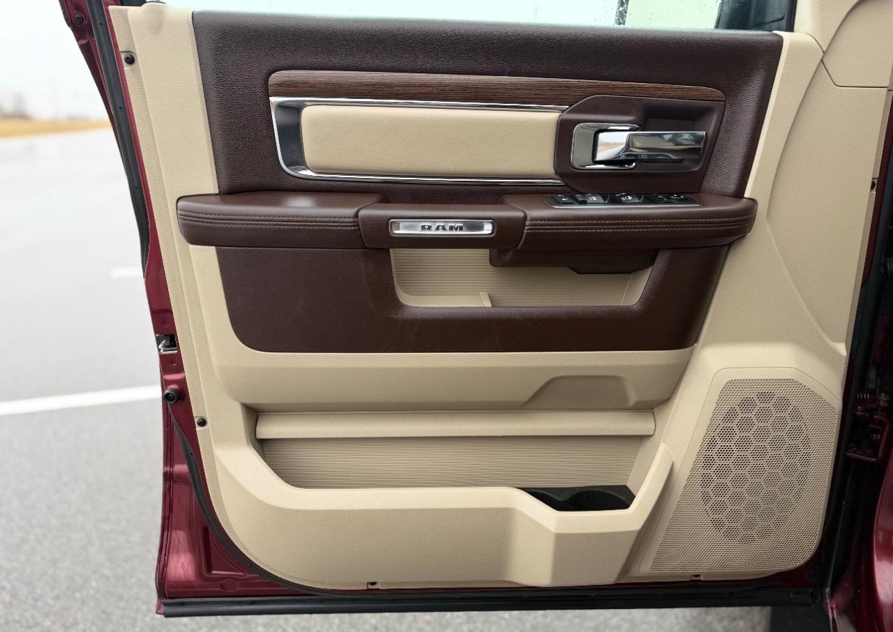 RAM 1500 4WD Crew Cab 140.5" Laramie 2016