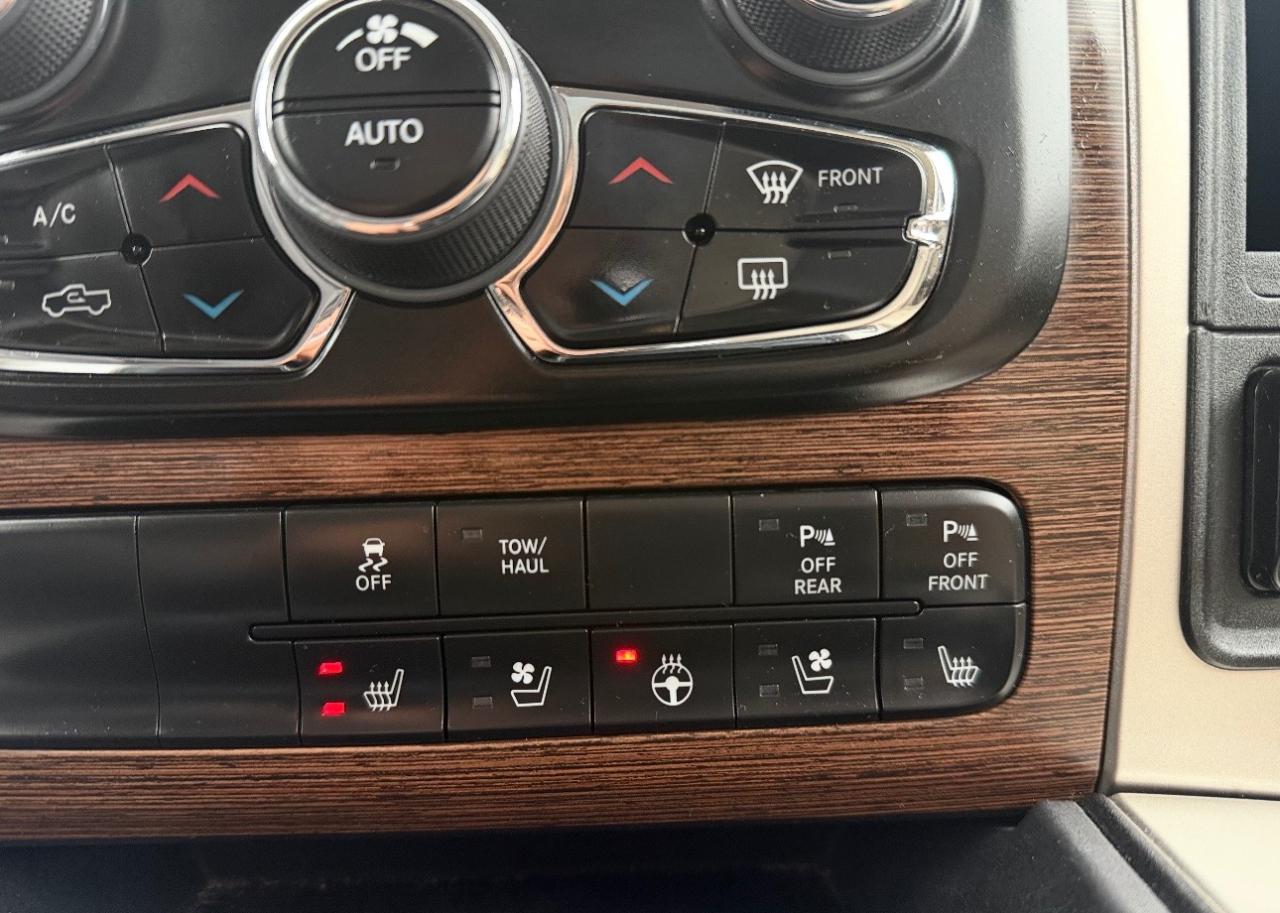 RAM 1500 4WD Crew Cab 140.5" Laramie 2016