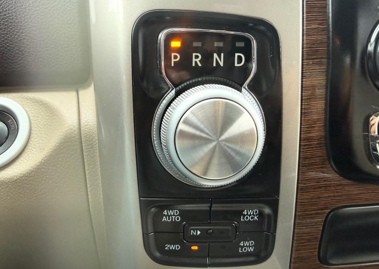 RAM 1500 4WD Crew Cab 140.5" Laramie 2016