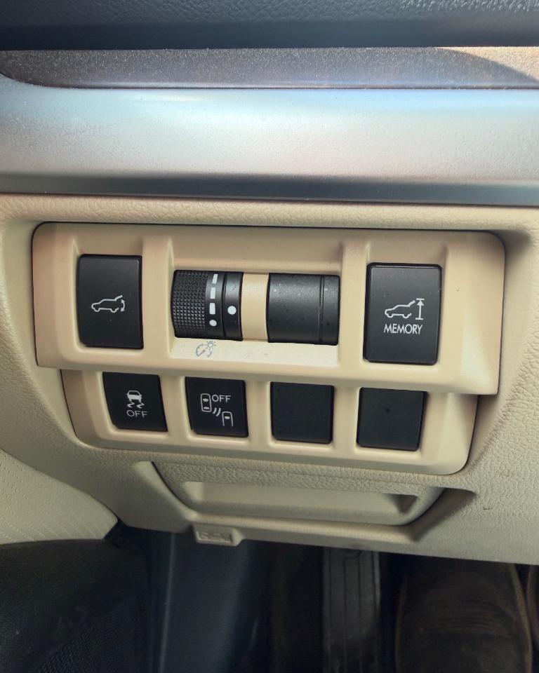 Cadillac DTS 4dr Sdn Luxury Collection 2011
