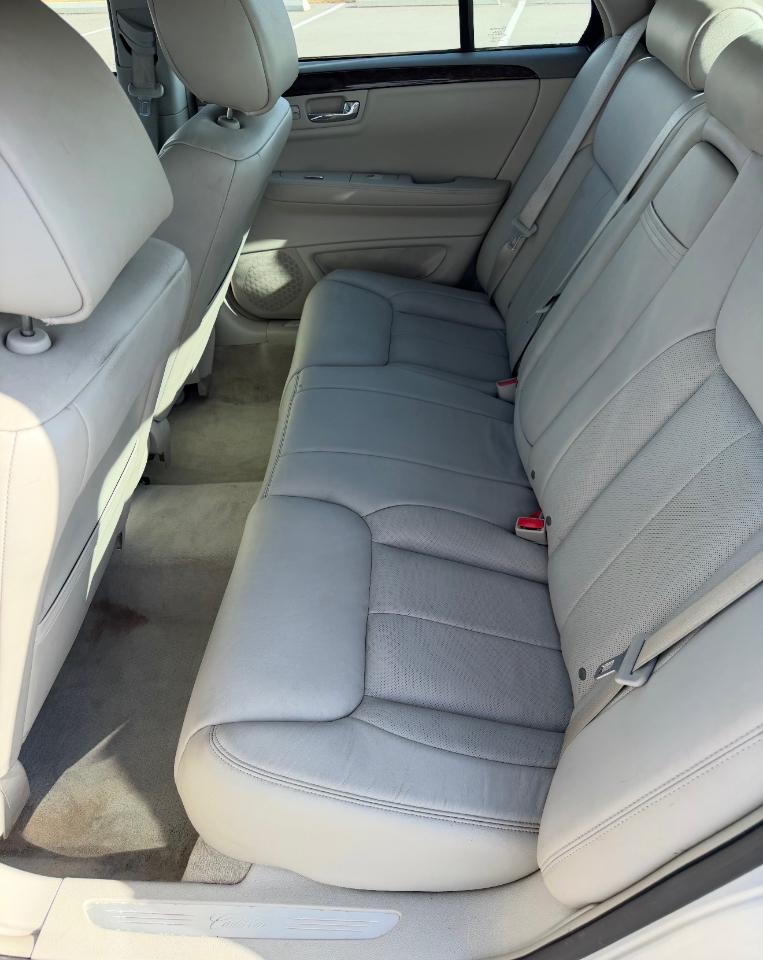 Cadillac DTS 4dr Sdn Luxury Collection 2011