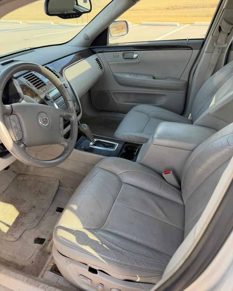 Cadillac DTS 4dr Sdn Luxury Collection 2011