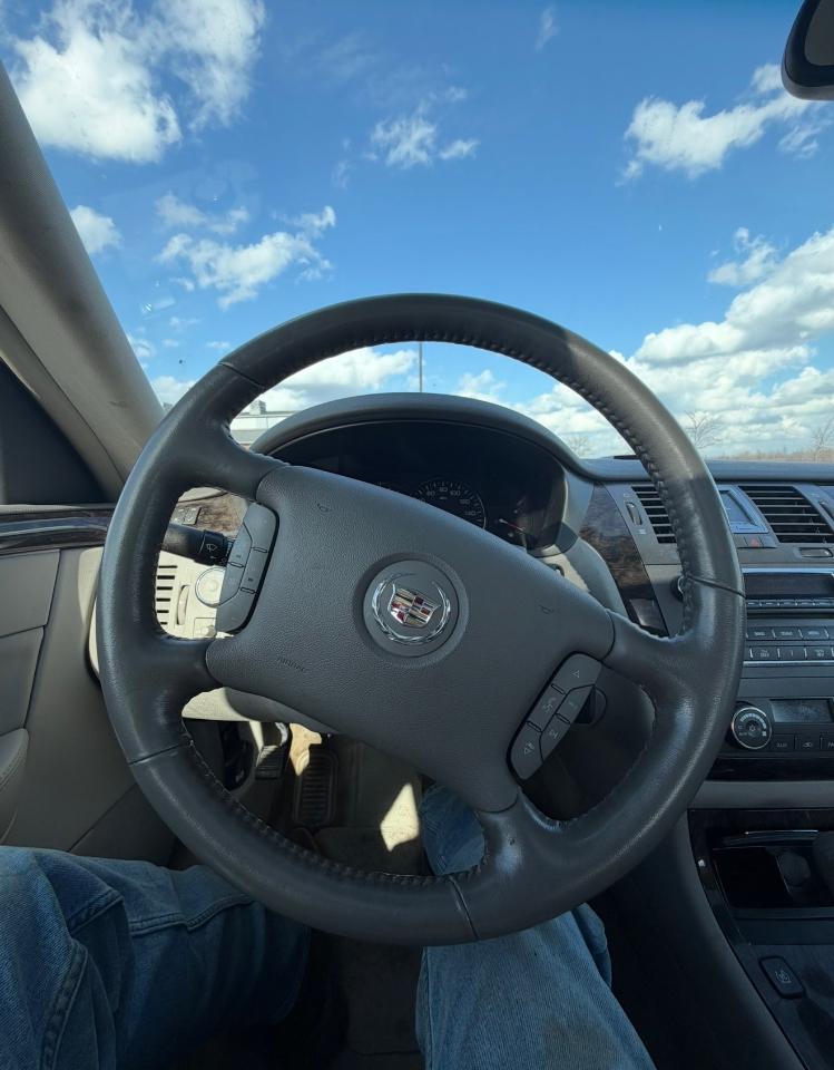 Cadillac DTS 4dr Sdn Luxury Collection 2011