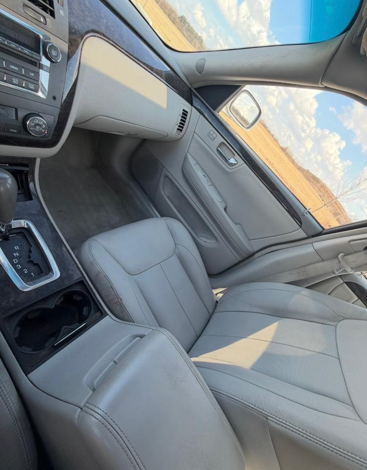 Cadillac DTS 4dr Sdn Luxury Collection 2011
