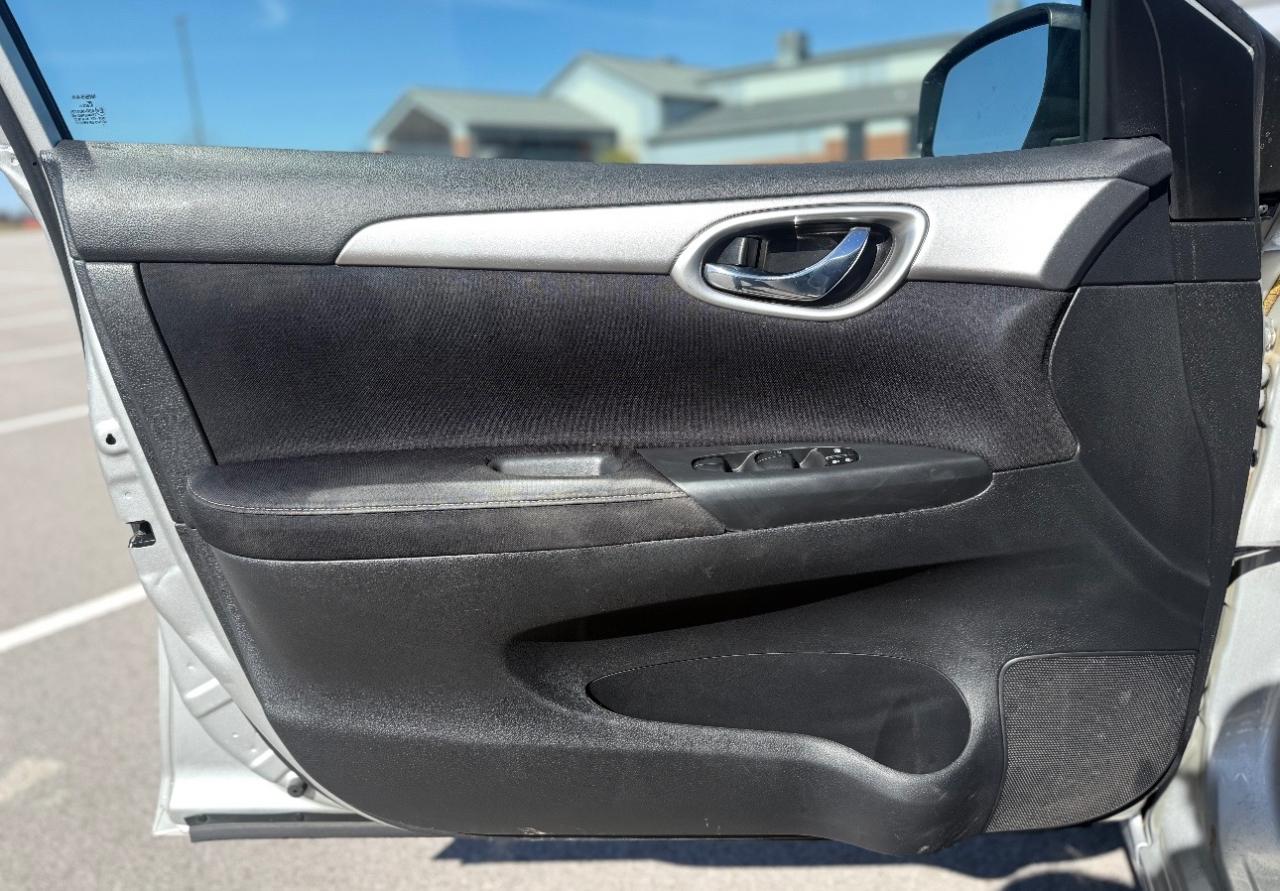 Nissan Sentra 4dr Sdn I4 CVT S 2014