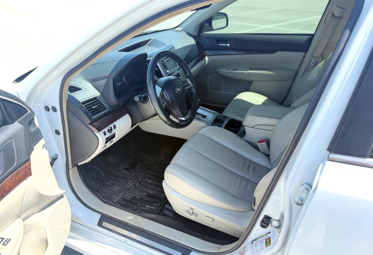 Subaru Legacy 4dr Sdn H4 Auto 2.5i Limited 2014