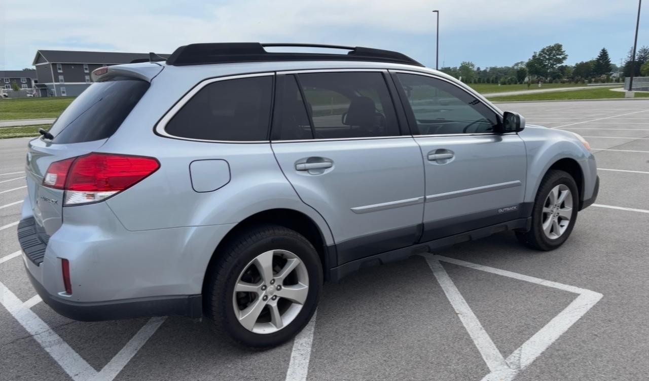 Subaru Outback 4dr Wgn H4 Auto 2.5i Limited 2013