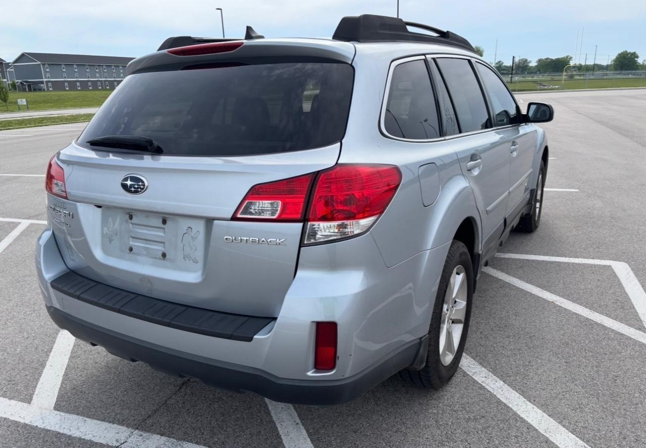 Subaru Outback 4dr Wgn H4 Auto 2.5i Limited 2013