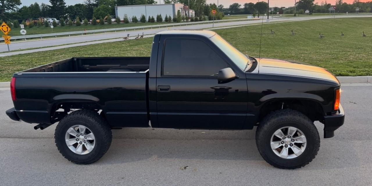 GMC 1/2 Ton Pickups Sportside 117.5" 4WD 1989