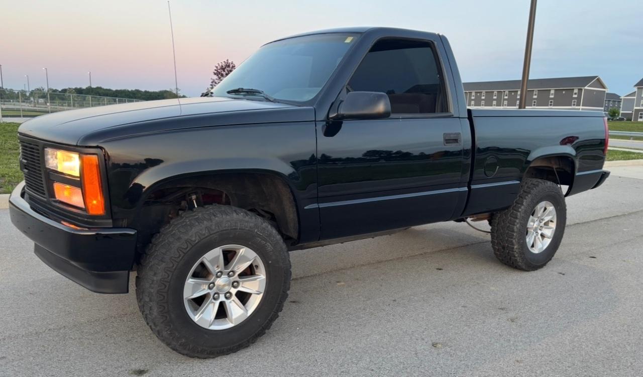 GMC 1/2 Ton Pickups Sportside 117.5" 4WD 1989