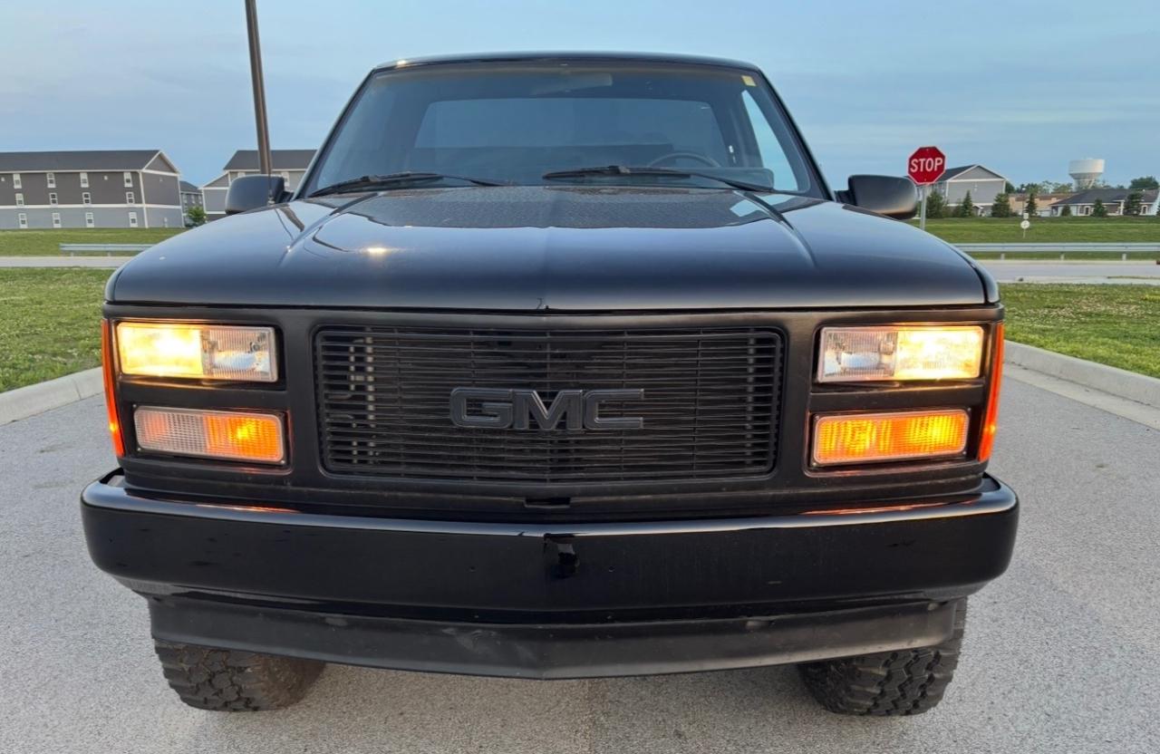 GMC 1/2 Ton Pickups Sportside 117.5" 4WD 1989
