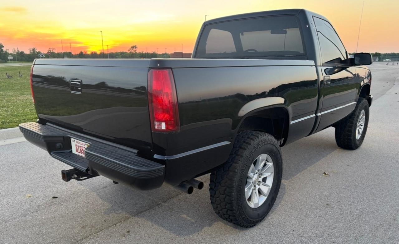 GMC 1/2 Ton Pickups Sportside 117.5" 4WD 1989