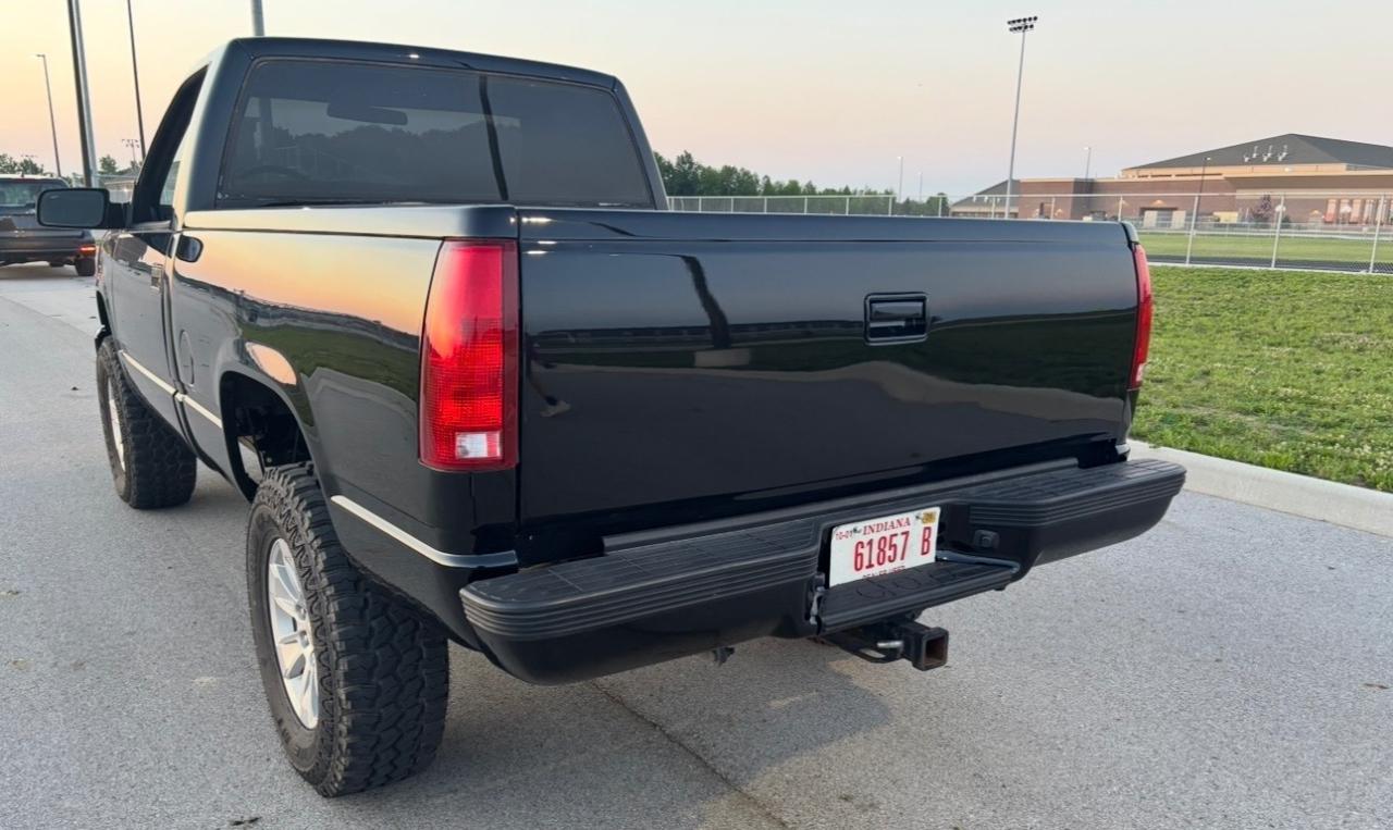 GMC 1/2 Ton Pickups Sportside 117.5" 4WD 1989