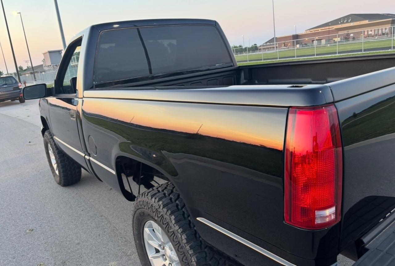 GMC 1/2 Ton Pickups Sportside 117.5" 4WD 1989