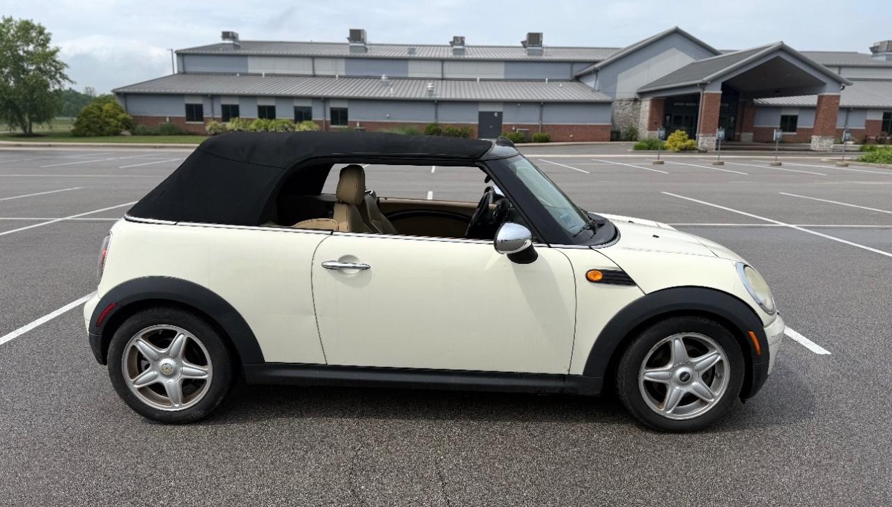 MINI Cooper Convertible 2dr 2010