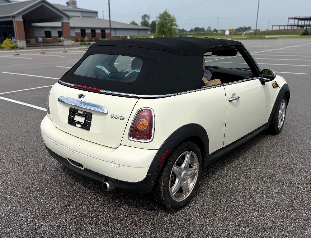 MINI Cooper Convertible 2dr 2010