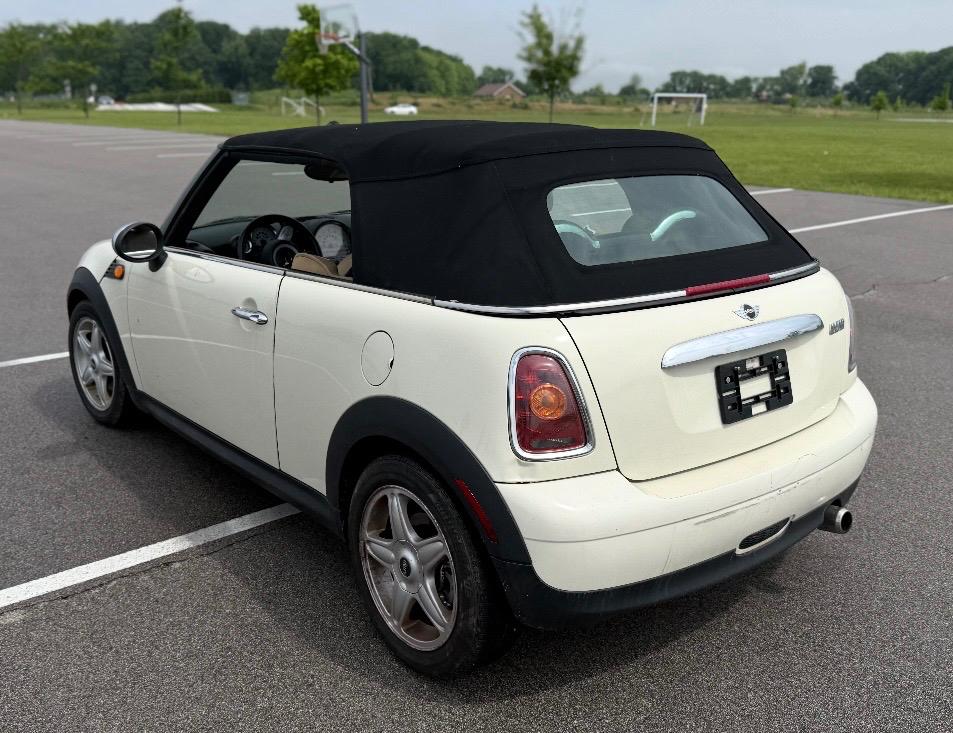 MINI Cooper Convertible 2dr 2010
