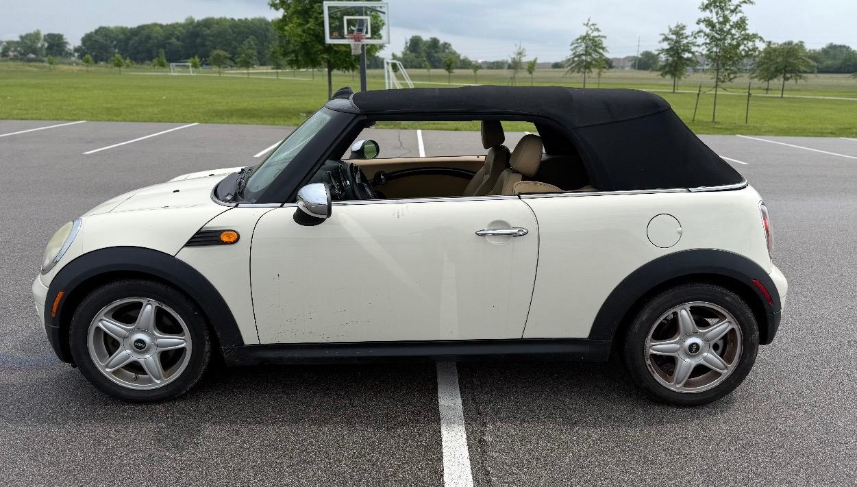 MINI Cooper Convertible 2dr 2010