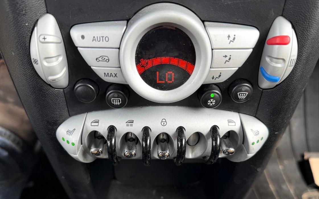 MINI Cooper Convertible 2dr 2010