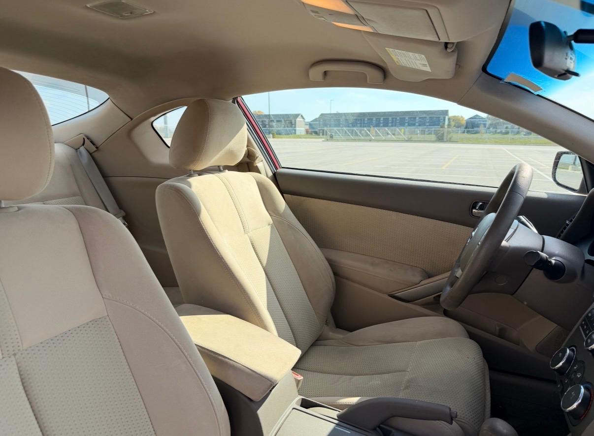 Nissan Altima 2dr Cpe I4 CVT 2.5 S 2011