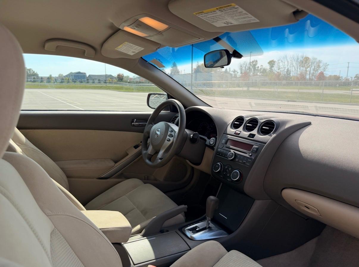 Nissan Altima 2dr Cpe I4 CVT 2.5 S 2011