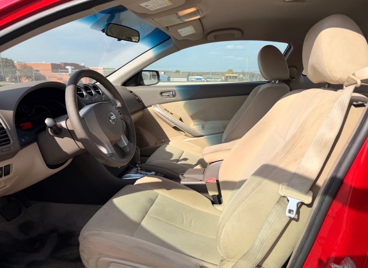 Nissan Altima 2dr Cpe I4 CVT 2.5 S 2011
