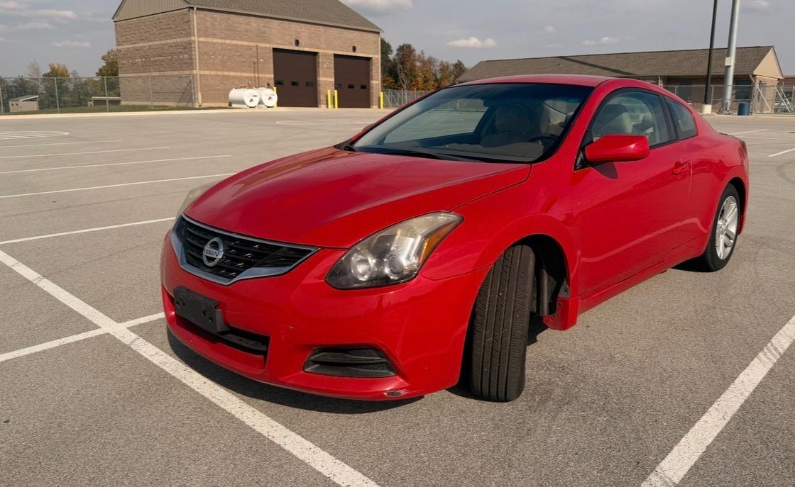 Nissan Altima 2dr Cpe I4 CVT 2.5 S 2011