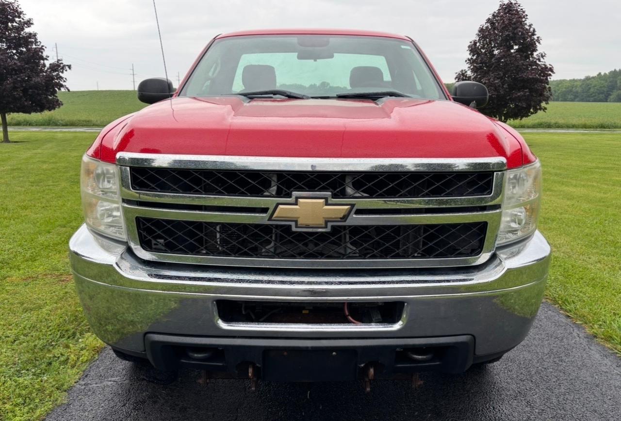Chevrolet Silverado 2500HD 4WD Reg Cab 133.7" Work Truck 2011