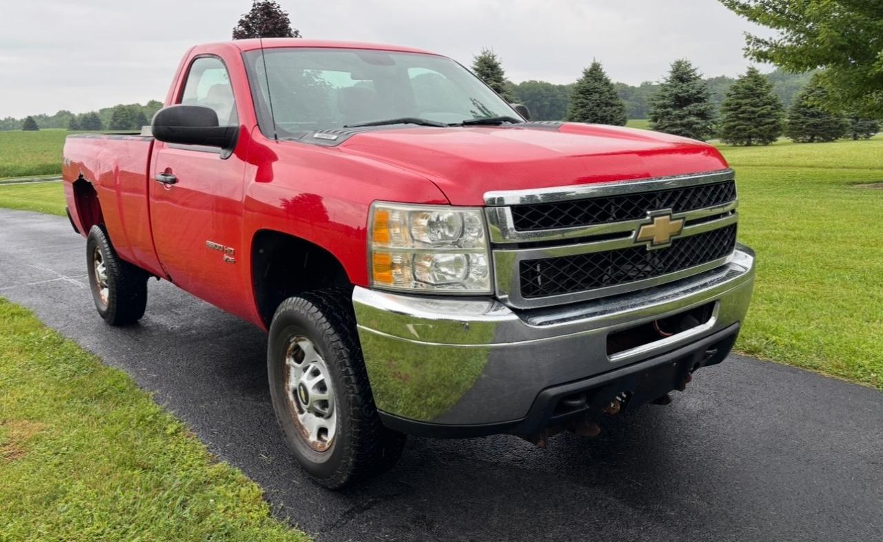 Chevrolet Silverado 2500HD 4WD Reg Cab 133.7" Work Truck 2011