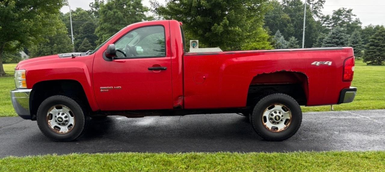 Chevrolet Silverado 2500HD 4WD Reg Cab 133.7" Work Truck 2011