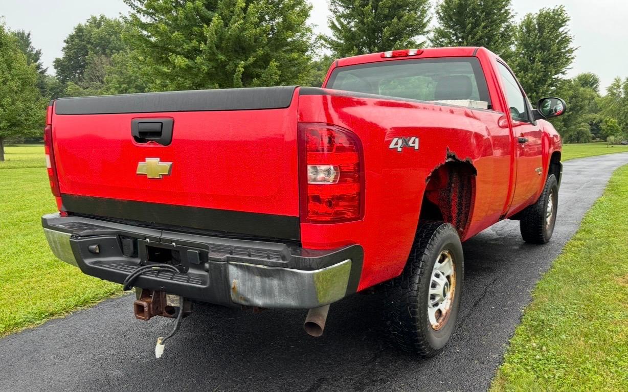 Chevrolet Silverado 2500HD 4WD Reg Cab 133.7" Work Truck 2011