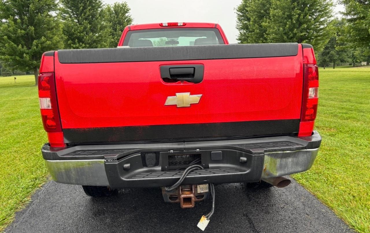 Chevrolet Silverado 2500HD 4WD Reg Cab 133.7" Work Truck 2011