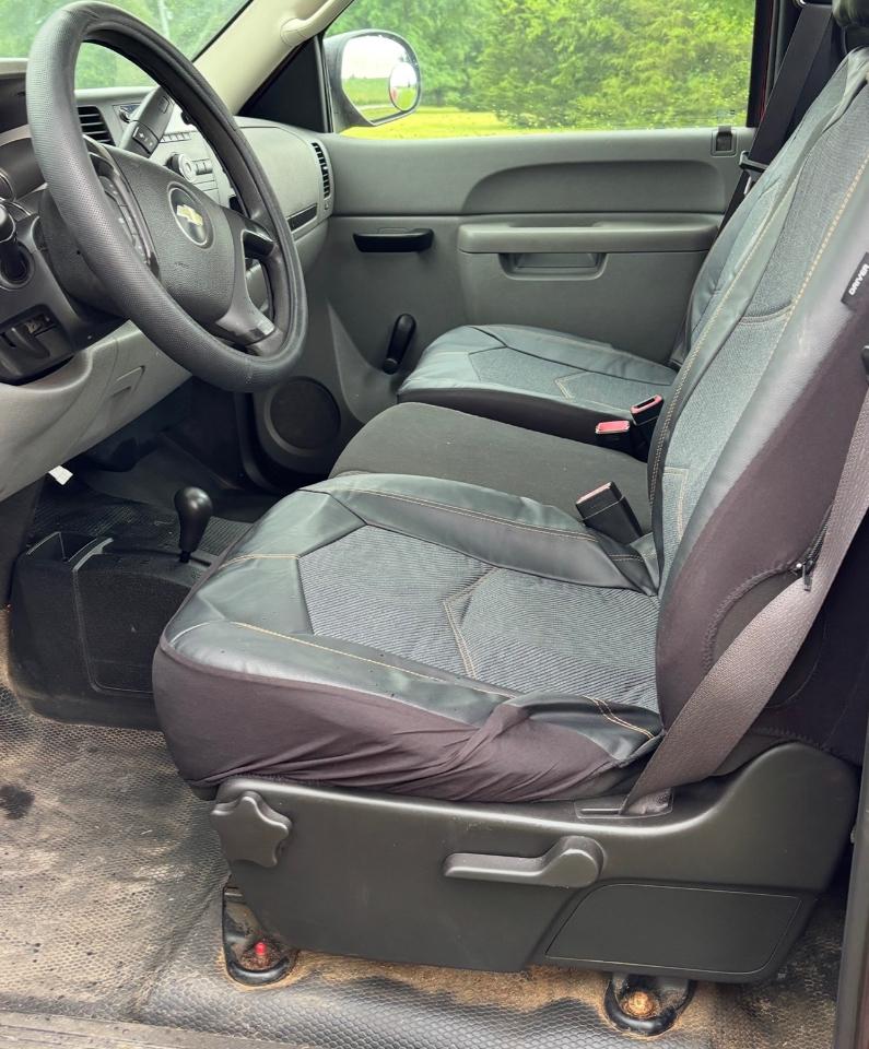 Chevrolet Silverado 2500HD 4WD Reg Cab 133.7" Work Truck 2011